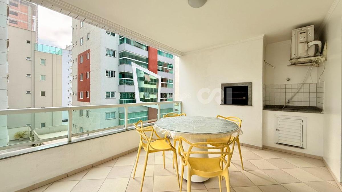 Apartamento com 3 Dormitórios no Ville de Paris na Meia Praia, Itapema