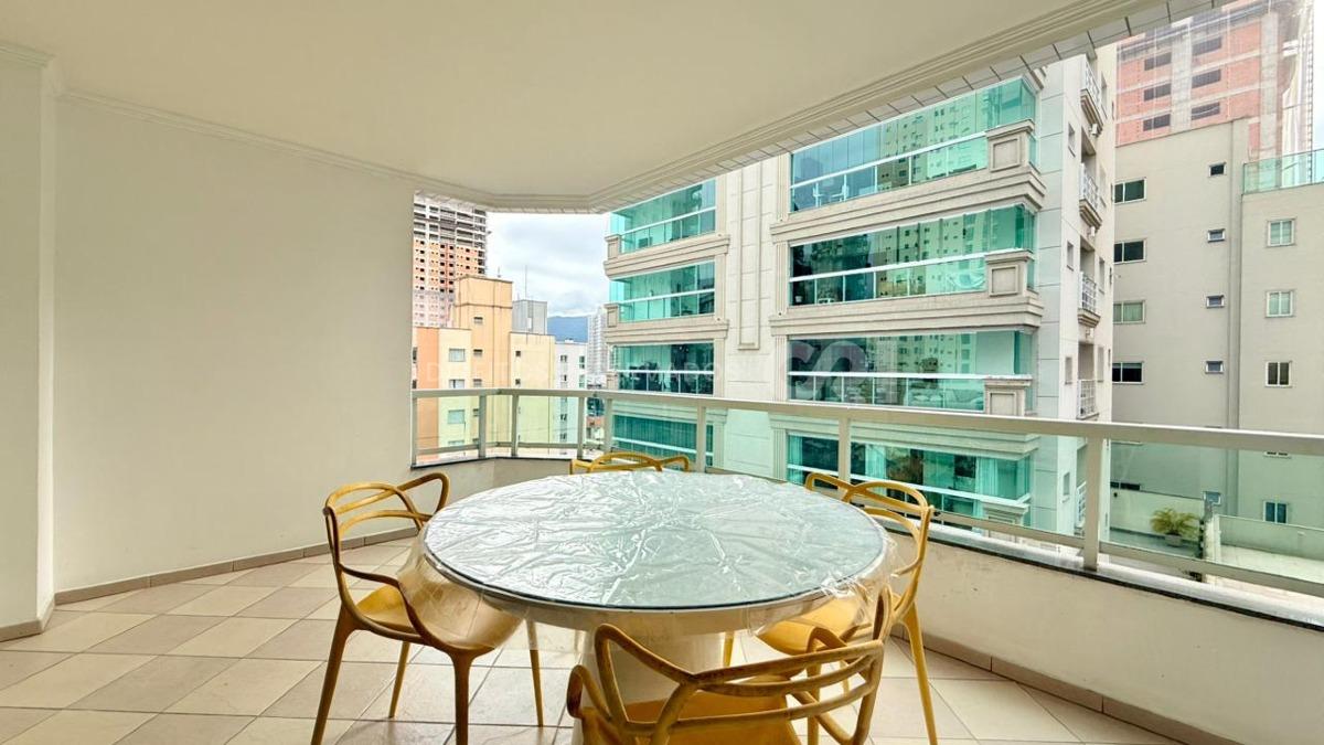 Apartamento com 3 Dormitórios no Ville de Paris na Meia Praia, Itapema