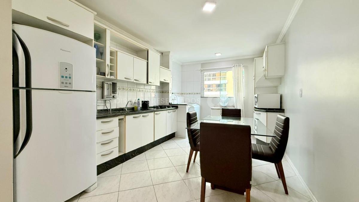Apartamento com 3 Dormitórios no Ville de Paris na Meia Praia, Itapema