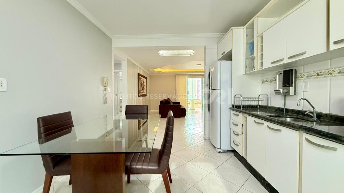Apartamento com 3 Dormitórios no Ville de Paris na Meia Praia, Itapema