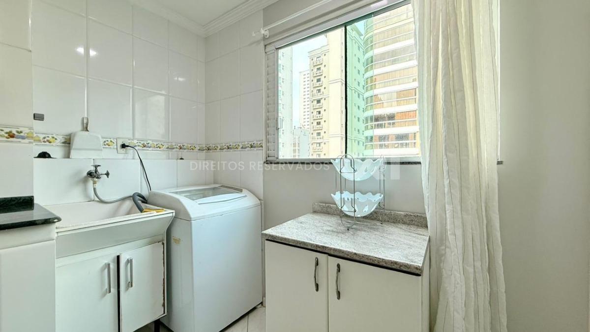 Apartamento com 3 Dormitórios no Ville de Paris na Meia Praia, Itapema