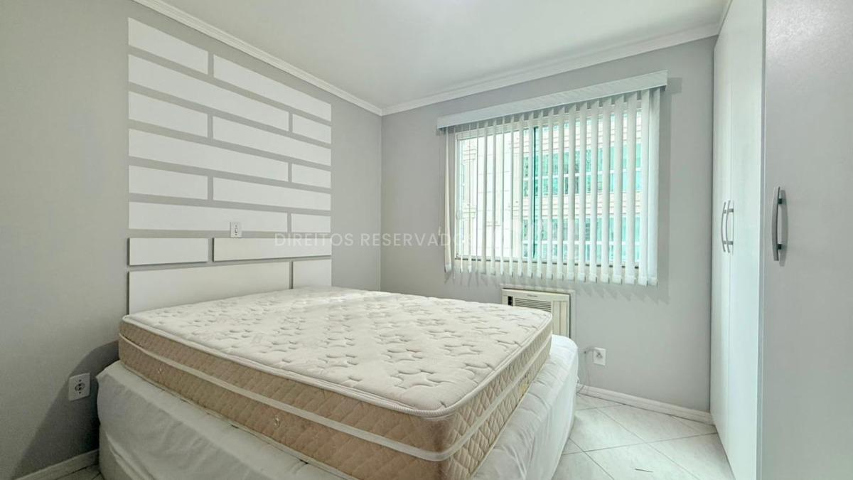 Apartamento com 3 Dormitórios no Ville de Paris na Meia Praia, Itapema