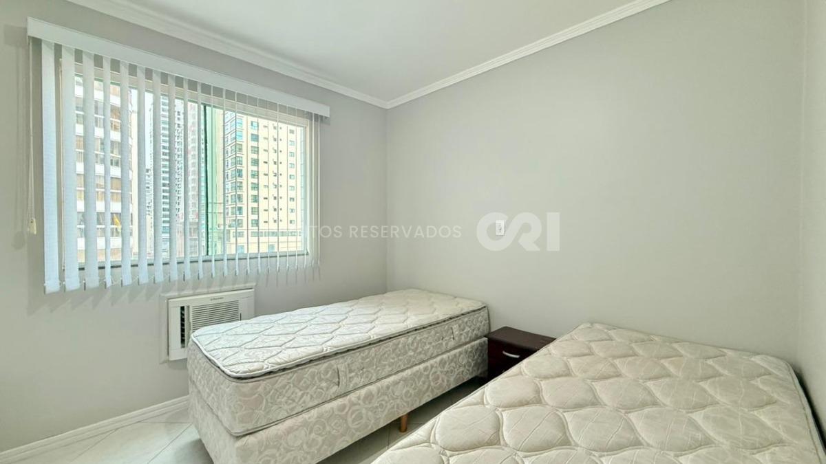 Apartamento com 3 Dormitórios no Ville de Paris na Meia Praia, Itapema