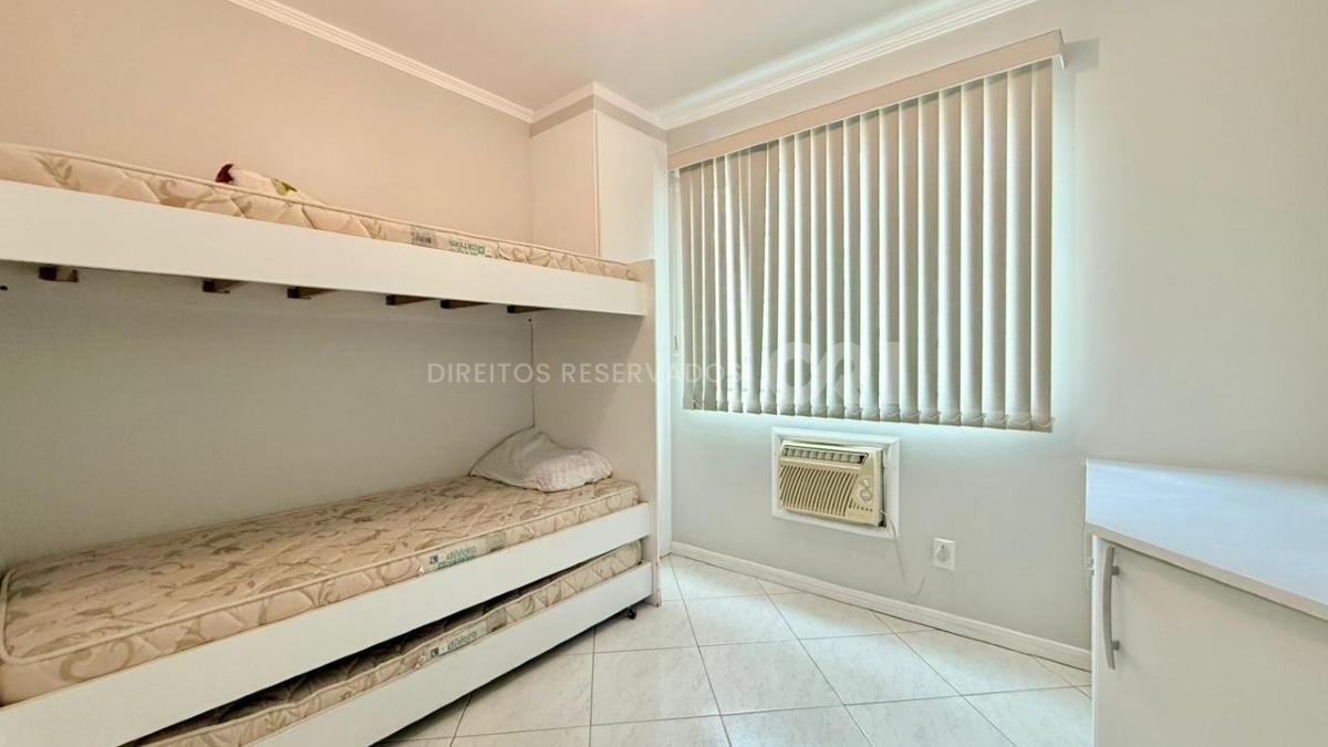Apartamento com 3 Dormitórios no Ville de Paris na Meia Praia, Itapema