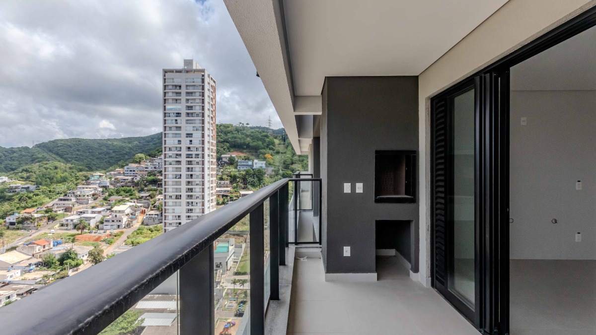 Apartamento com 2 Quartos no Brava Breeze na Praia Brava em Itajaí