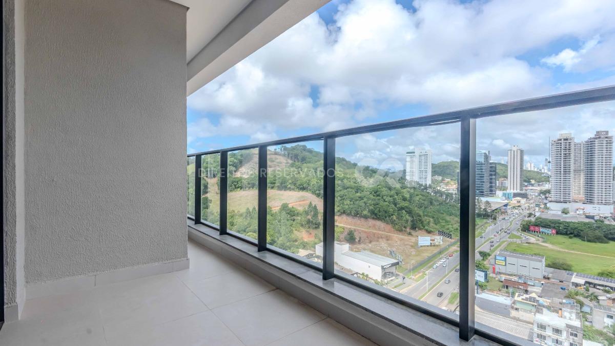 Apartamento com 2 Quartos no Brava Breeze na Praia Brava em Itajaí