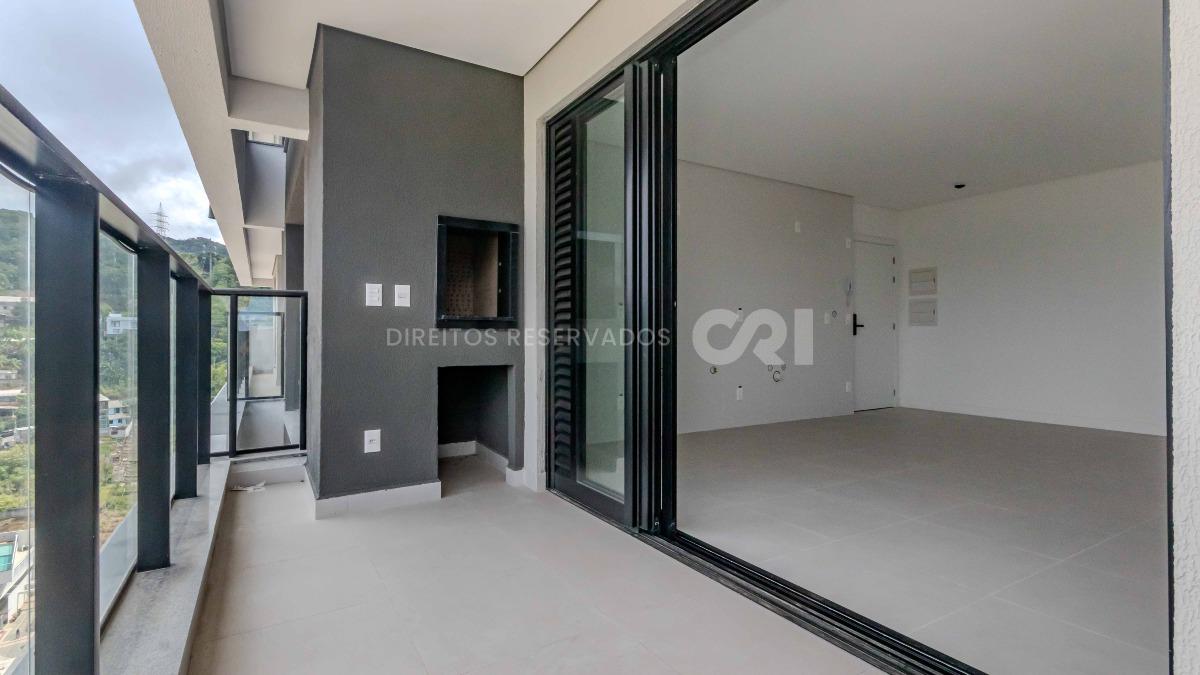 Apartamento com 2 Quartos no Brava Breeze na Praia Brava em Itajaí