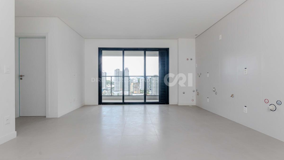 Apartamento com 2 Quartos no Brava Breeze na Praia Brava em Itajaí
