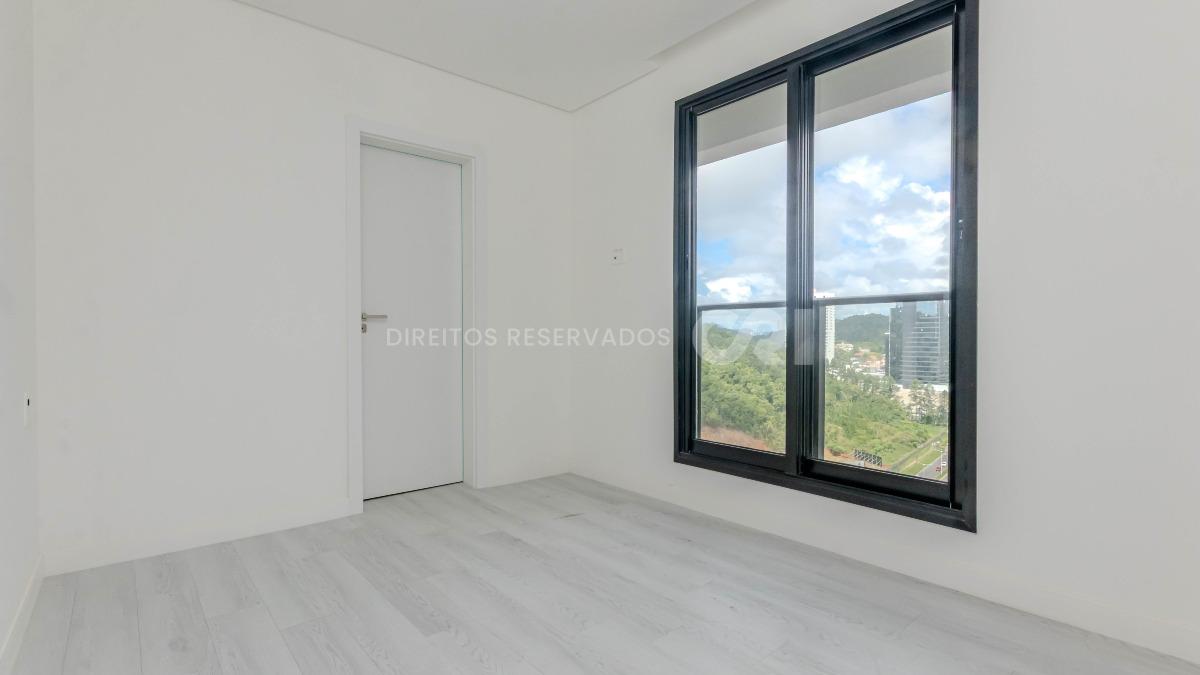 Apartamento com 2 Quartos no Brava Breeze na Praia Brava em Itajaí