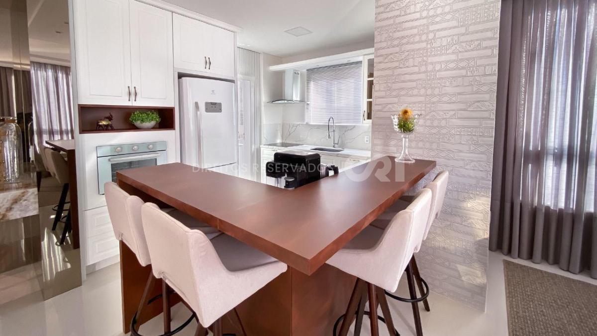 Apartamento com 3 suítes no Residencial Sans Souci no Centro de Balneário Camboriú
