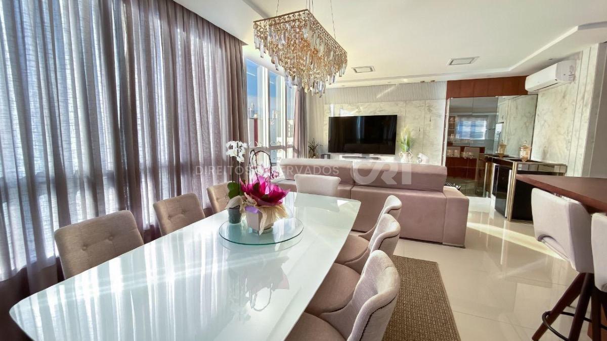 Apartamento com 3 suítes no Residencial Sans Souci no Centro de Balneário Camboriú