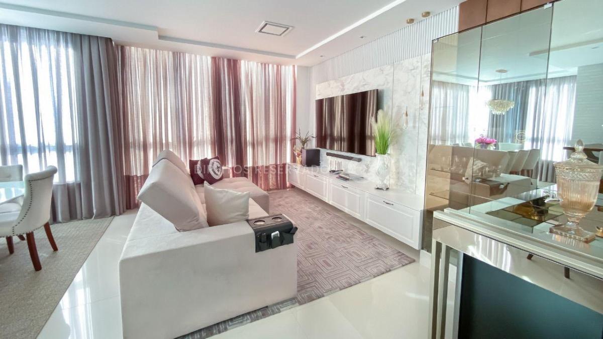Apartamento com 3 suítes no Residencial Sans Souci no Centro de Balneário Camboriú