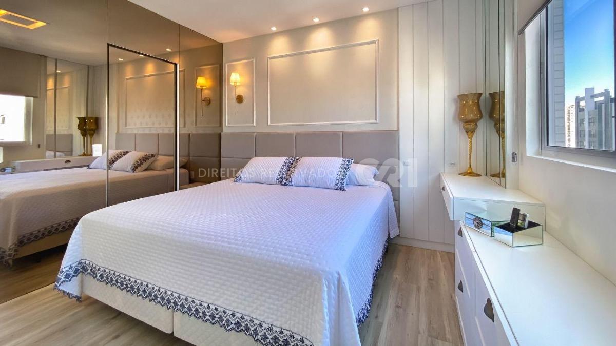 Apartamento com 3 suítes no Residencial Sans Souci no Centro de Balneário Camboriú
