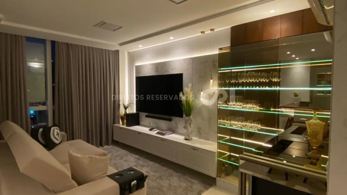 Apartamento com 3 suítes no Residencial Sans Souci no Centro de Balneário Camboriú