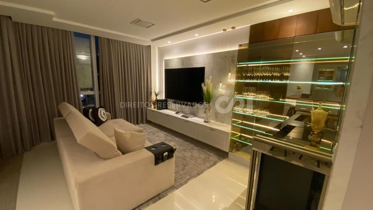 Apartamento com 3 suítes no Residencial Sans Souci no Centro de Balneário Camboriú
