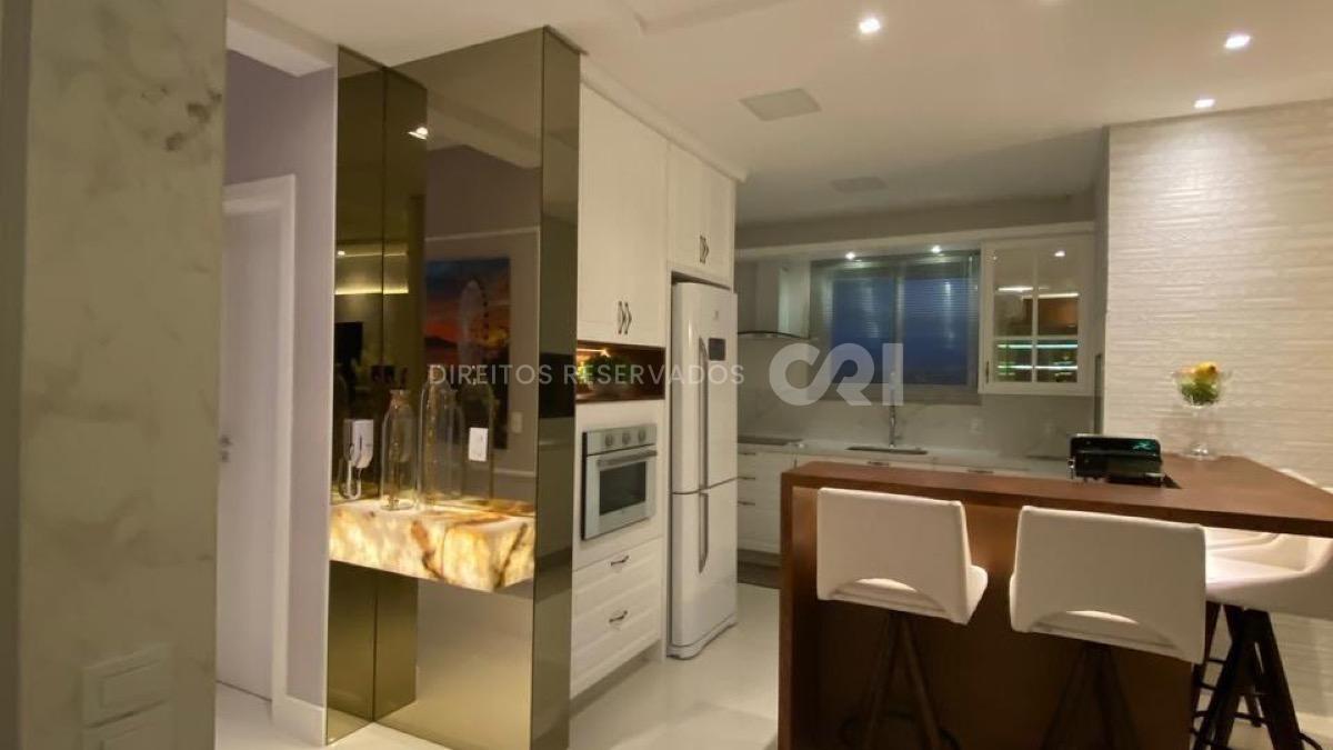 Apartamento com 3 suítes no Residencial Sans Souci no Centro de Balneário Camboriú