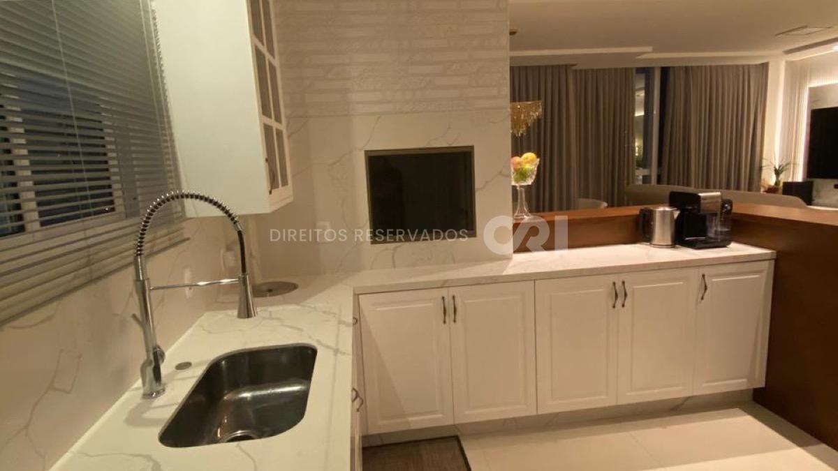 Apartamento com 3 suítes no Residencial Sans Souci no Centro de Balneário Camboriú
