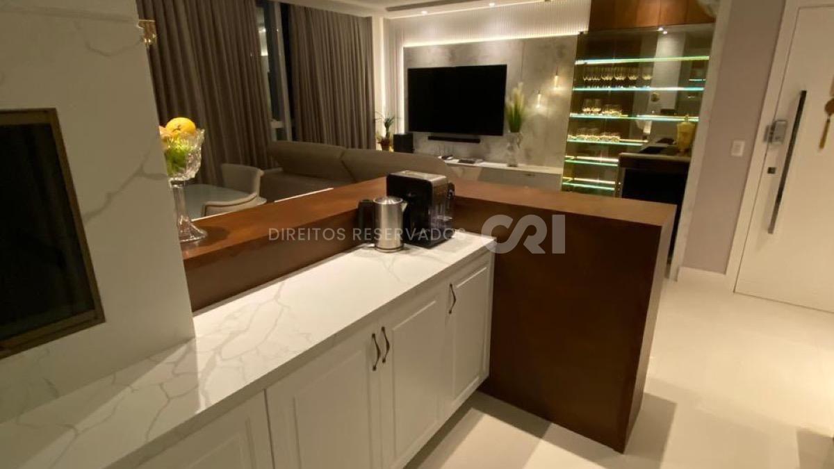 Apartamento com 3 suítes no Residencial Sans Souci no Centro de Balneário Camboriú