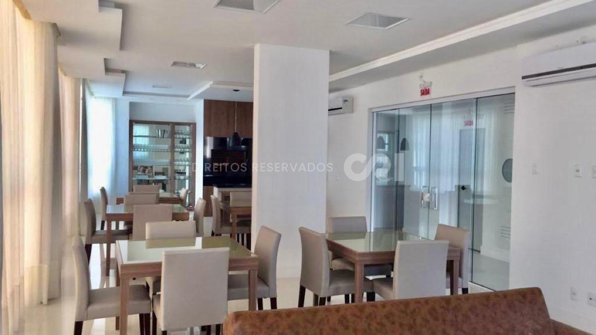 Apartamento com 3 suítes no Residencial Sans Souci no Centro de Balneário Camboriú