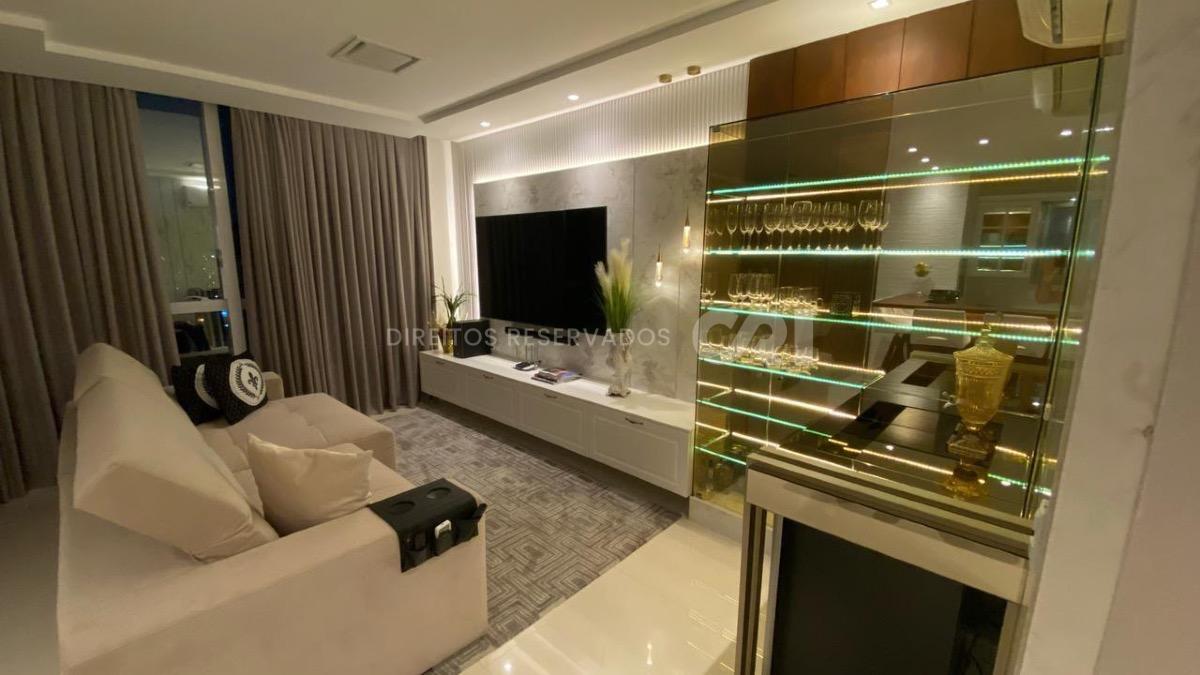Apartamento com 3 suítes no Residencial Sans Souci no Centro de Balneário Camboriú