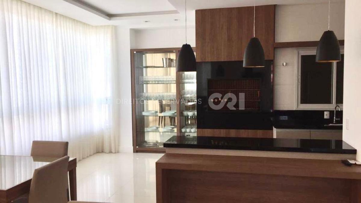 Apartamento com 3 suítes no Residencial Sans Souci no Centro de Balneário Camboriú