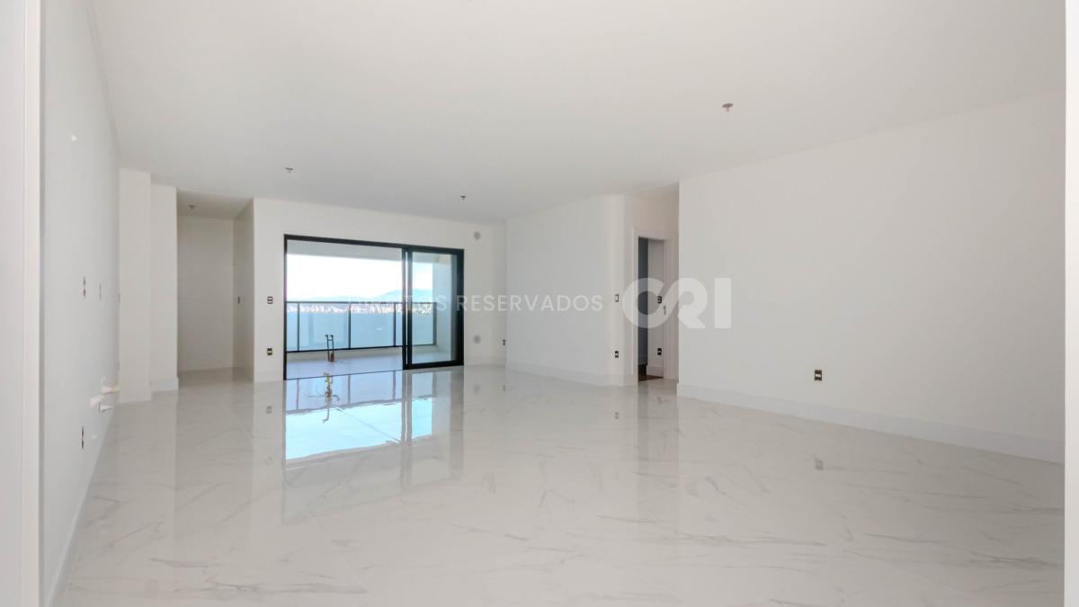 Apartamento com 4 suítes no Number One Tower Frente Mar no Centro em Itapema