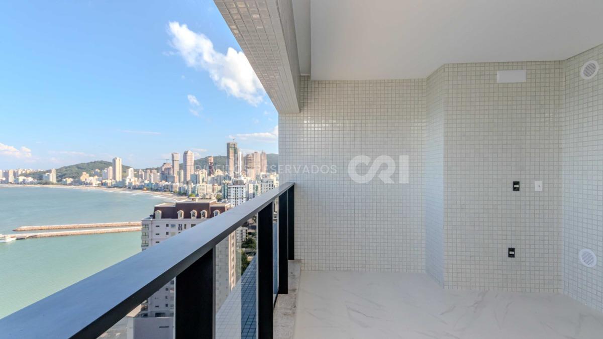 Apartamento com 4 suítes no Number One Tower Frente Mar no Centro em Itapema