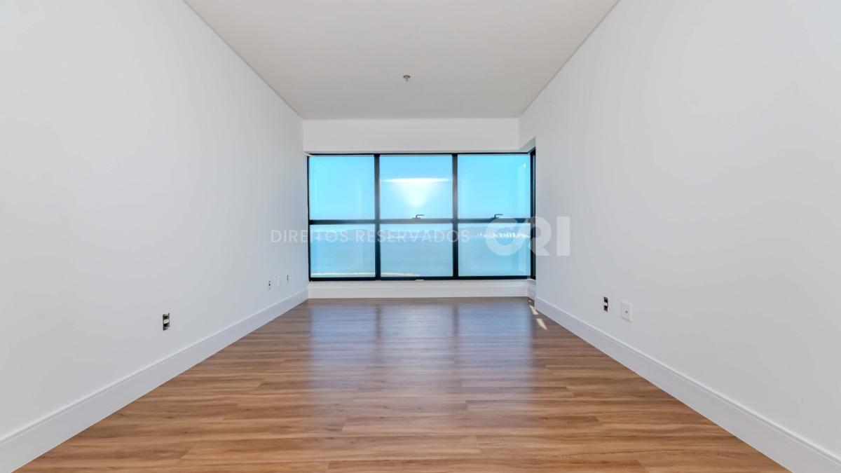 Apartamento com 4 suítes no Number One Tower Frente Mar no Centro em Itapema