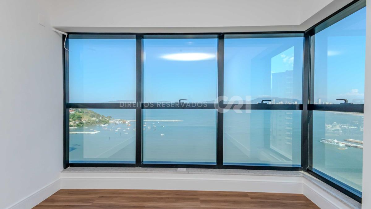 Apartamento com 4 suítes no Number One Tower Frente Mar no Centro em Itapema