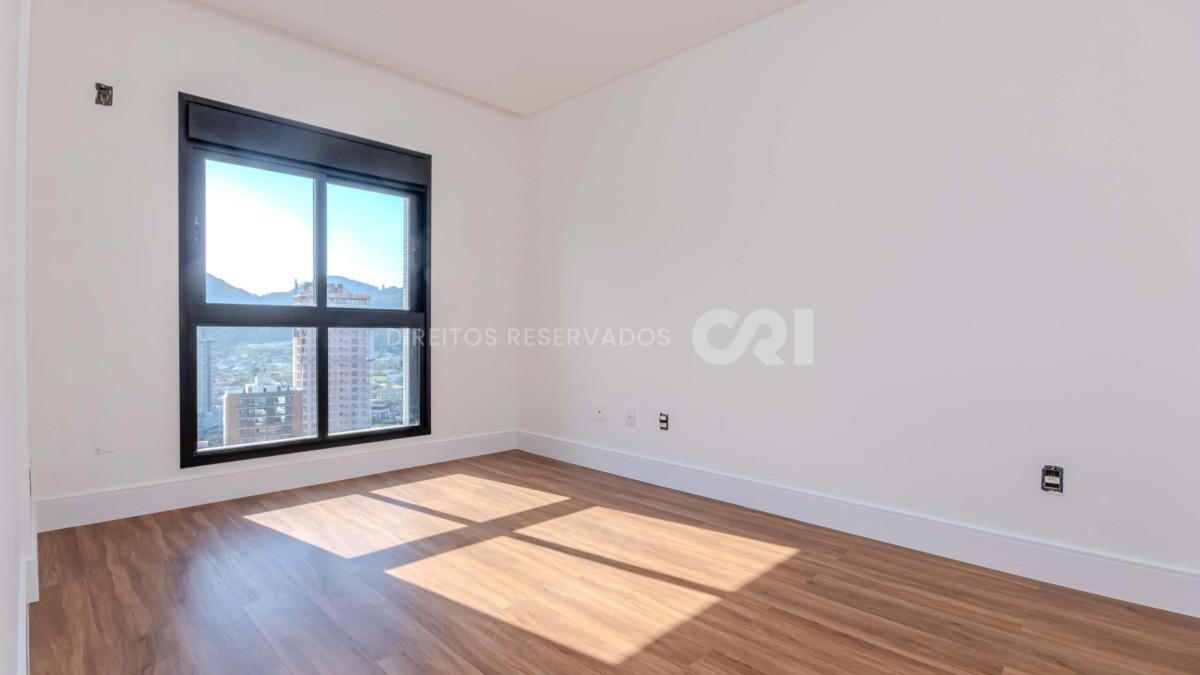 Apartamento com 4 suítes no Number One Tower Frente Mar no Centro em Itapema
