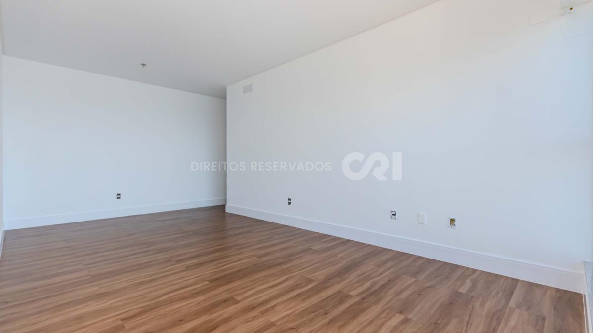 Apartamento com 4 suítes no Number One Tower Frente Mar no Centro em Itapema