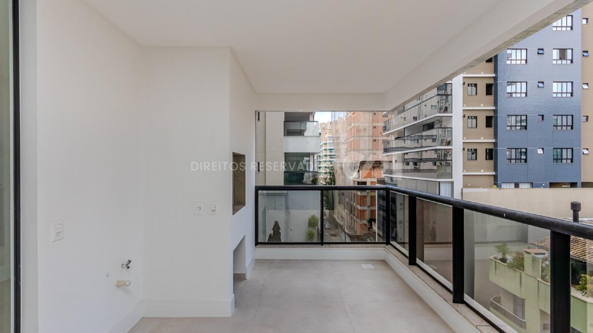 Apartamento com 3 suítes no Fiori del Mare Residenziale na Meia Praia em Itapema