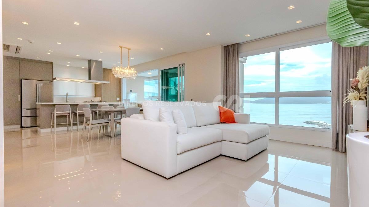 Apartamento com 3 suítes no Santé Boutique Residence no Bairro Pioneiros em Balneário Camboriú