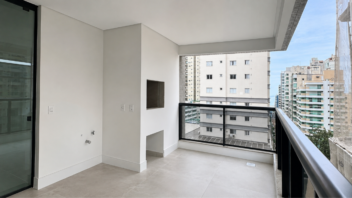 Apartamento com 132m², 3 Suítes no Edifício Fiori del Mare na Meia Praia, Itapema