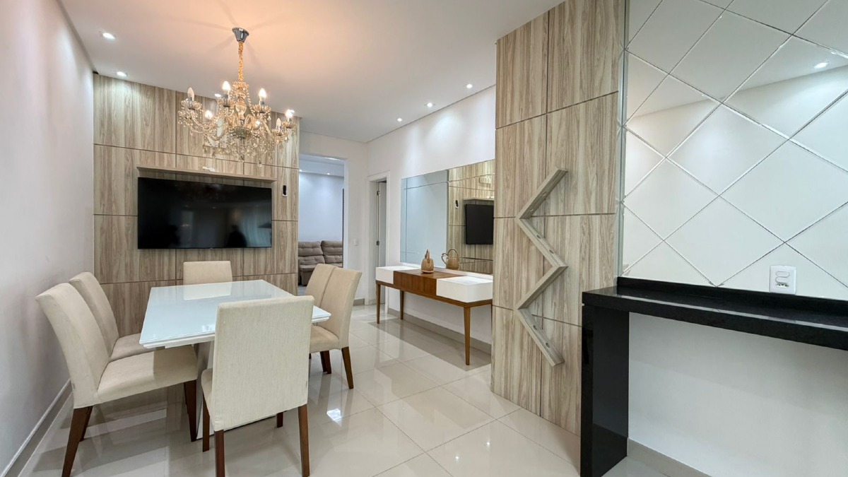 Apartamento com 3 Suítes no Edifício Cannes na Meia Praia, Itapema