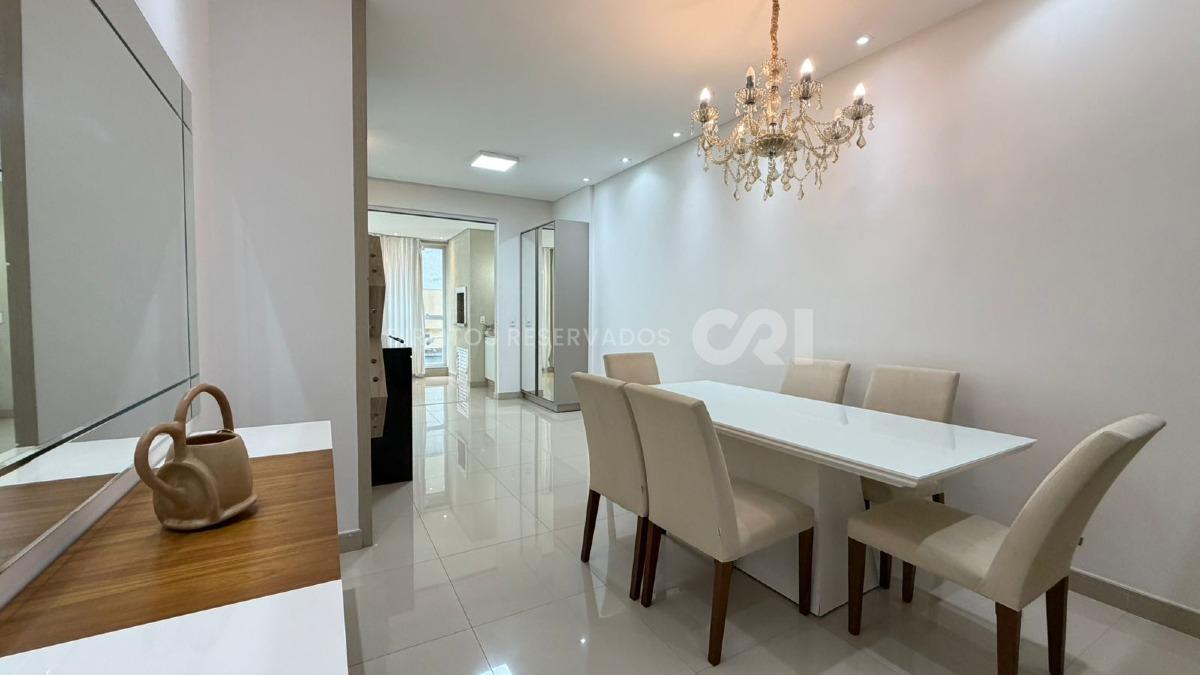 Apartamento com 3 Suítes no Edifício Cannes na Meia Praia, Itapema