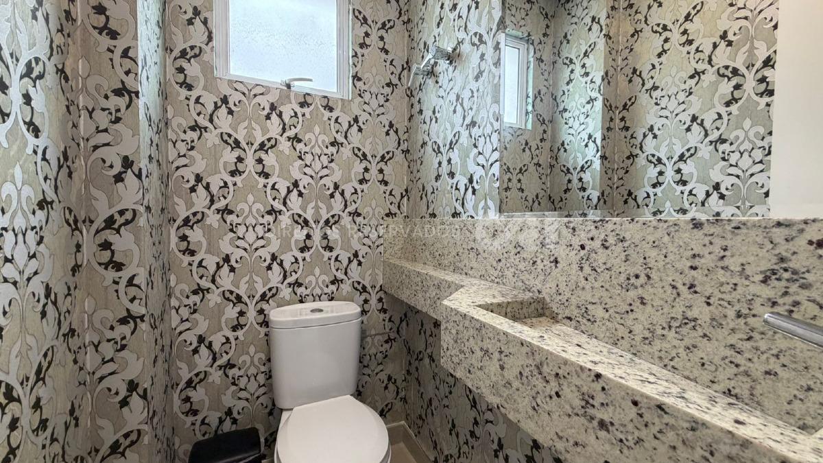 Apartamento com 3 Suítes no Edifício Cannes na Meia Praia, Itapema