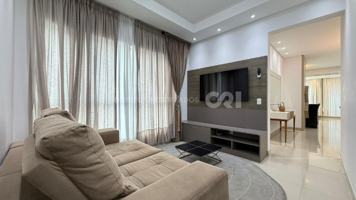 Apartamento com 3 Suítes no Edifício Cannes na Meia Praia, Itapema