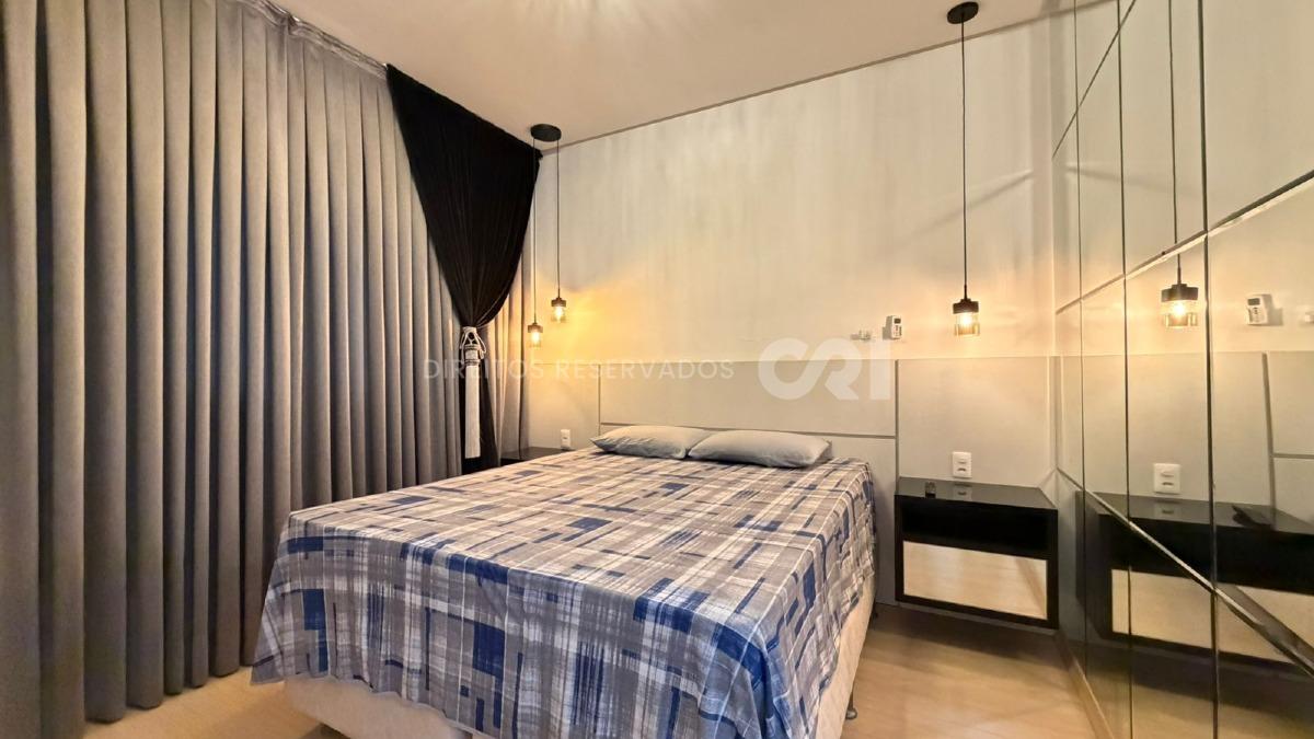 Apartamento com 3 Suítes no Edifício Cannes na Meia Praia, Itapema