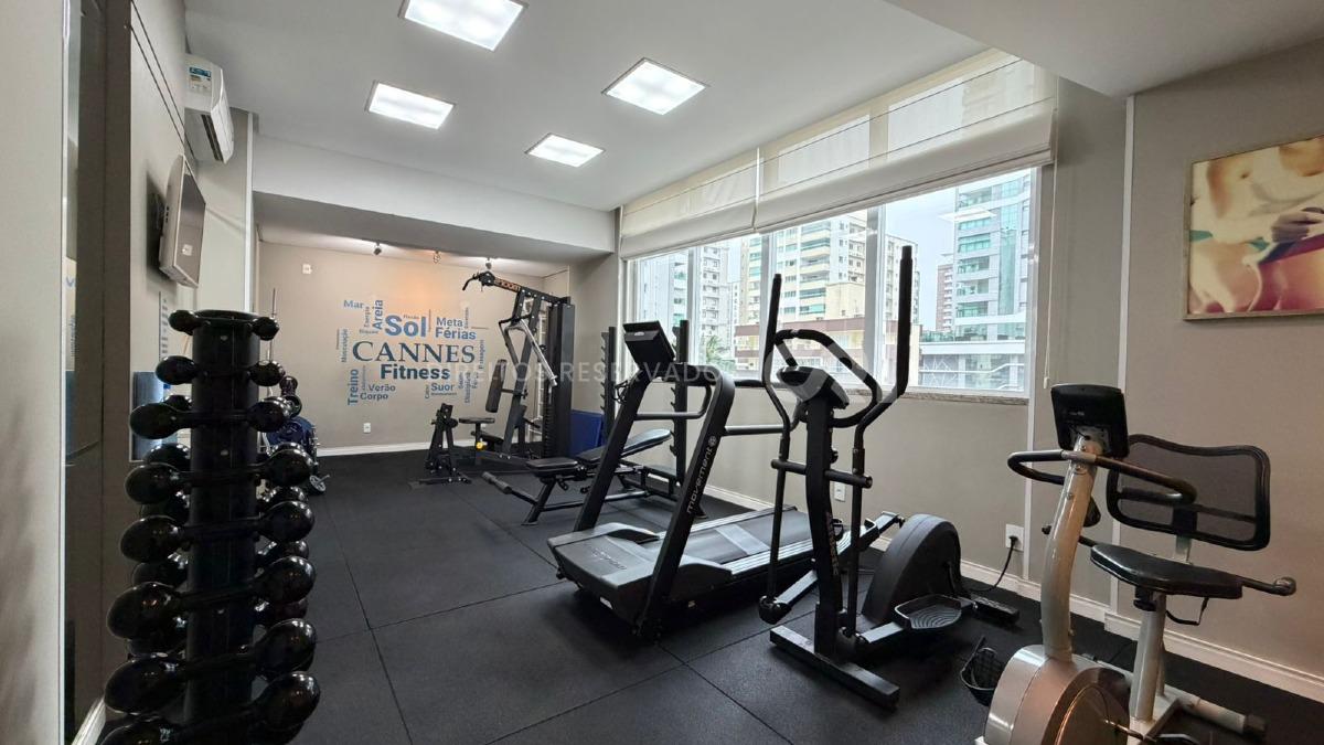 Apartamento com 3 Suítes no Edifício Cannes na Meia Praia, Itapema