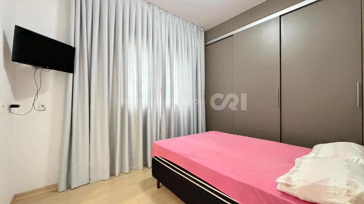 Apartamento com 3 Suítes no Edifício Cannes na Meia Praia, Itapema
