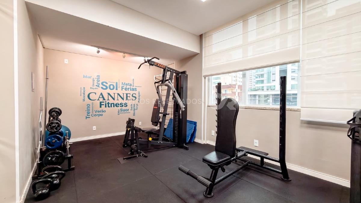 Apartamento com 3 Suítes no Edifício Cannes na Meia Praia, Itapema