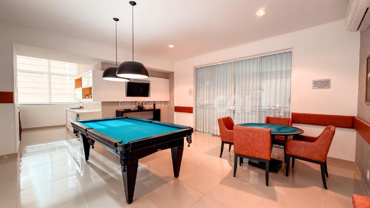 Apartamento com 3 Suítes no Edifício Cannes na Meia Praia, Itapema