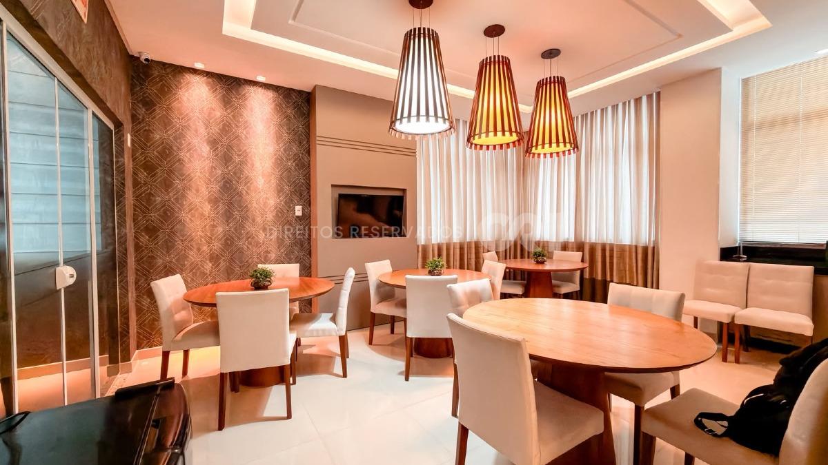 Apartamento com 3 Suítes no Edifício Cannes na Meia Praia, Itapema