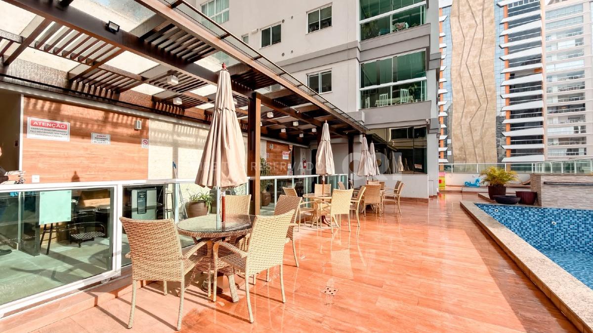 Apartamento com 3 Suítes no Edifício Cannes na Meia Praia, Itapema