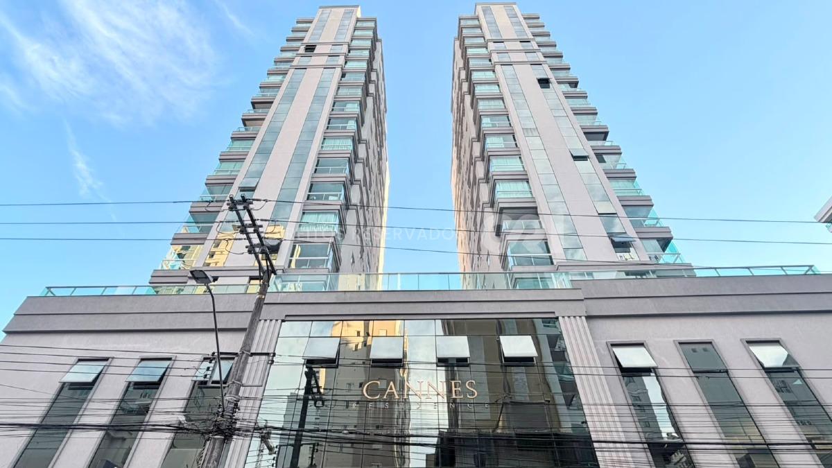 Apartamento com 3 Suítes no Edifício Cannes na Meia Praia, Itapema