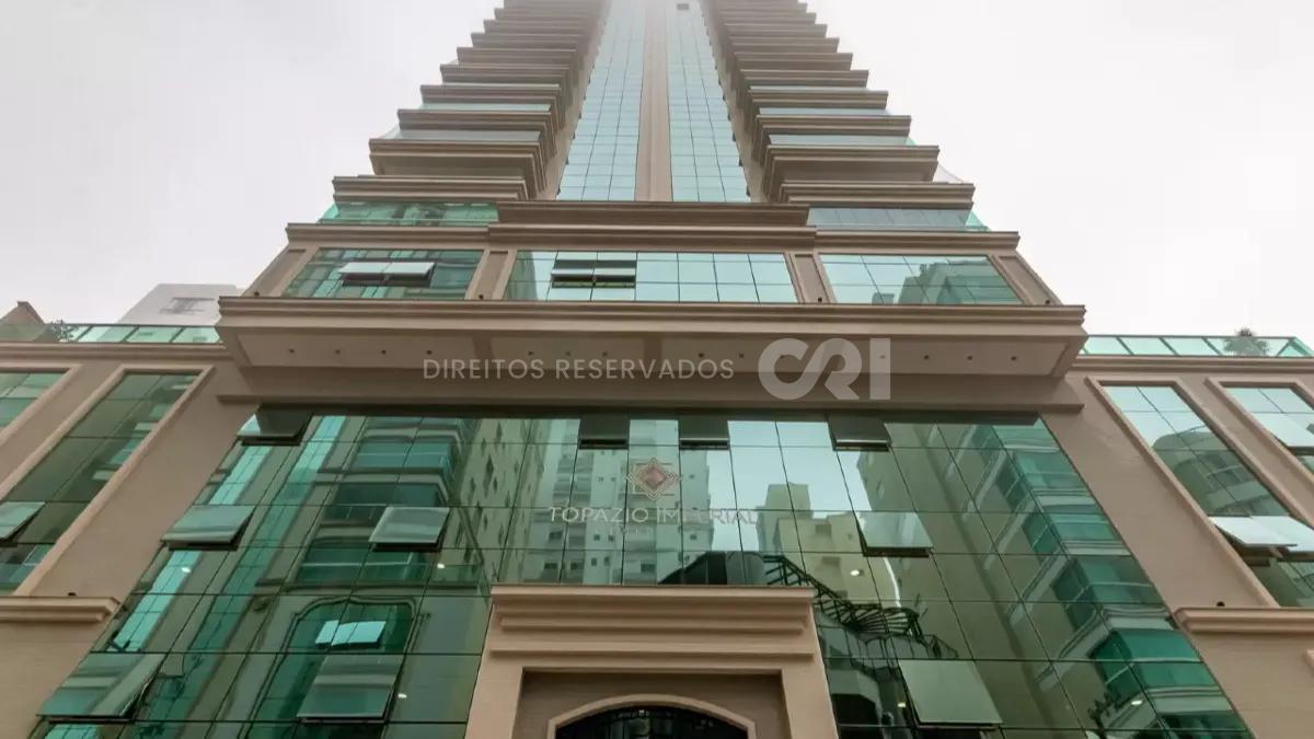 Penthouse Mobiliada 5 Suítes, 6 Banheiros e 4 Vagas no Topázio Imperial Meia Praia Itapema