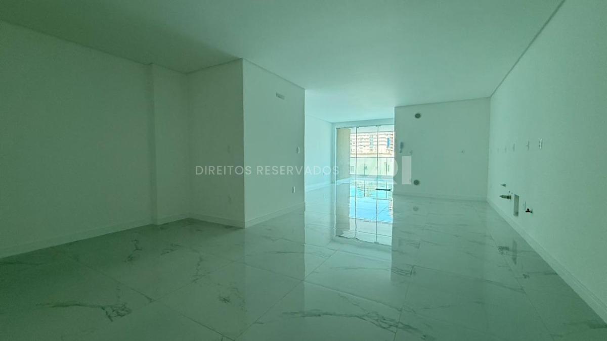 Apartamento com 3 Suítes no Edifício Sangiovese na Meia Praia, Itapema