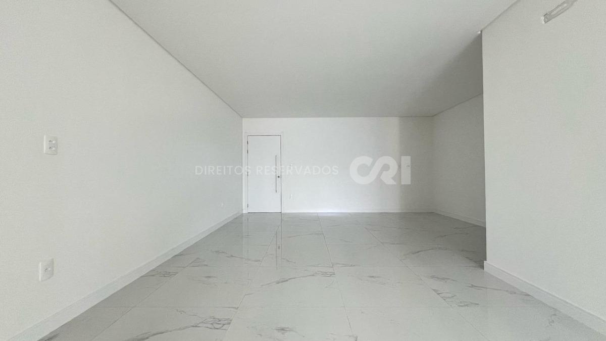 Apartamento com 3 Suítes no Edifício Sangiovese na Meia Praia, Itapema