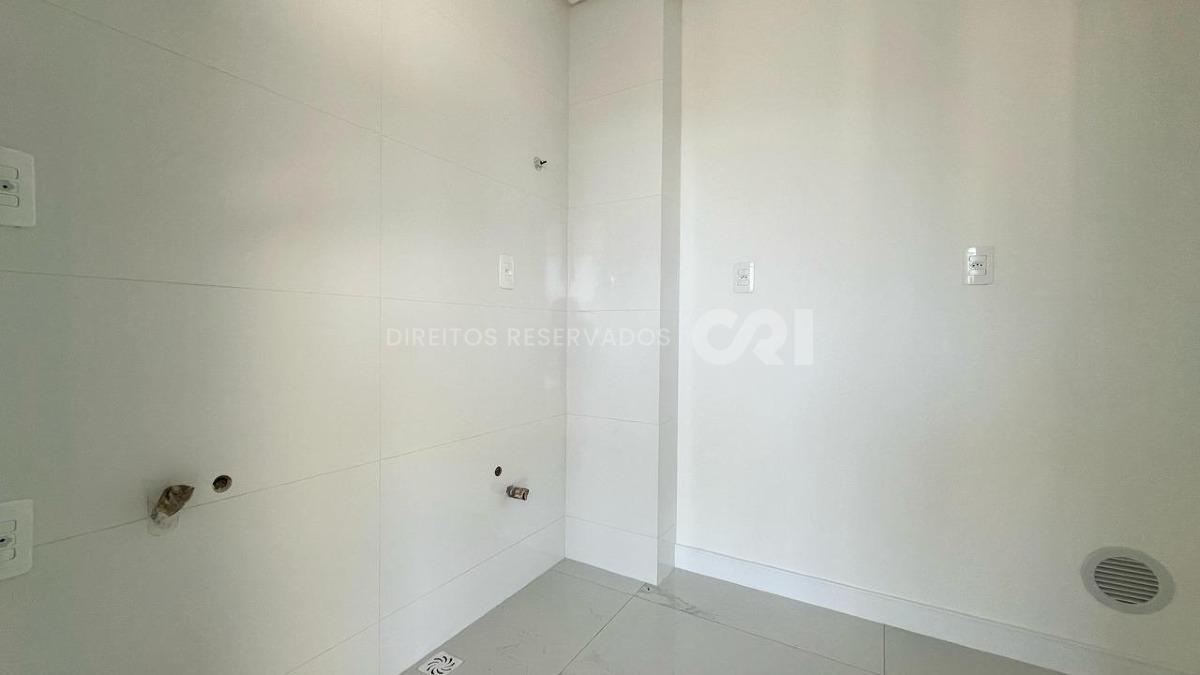 Apartamento com 3 Suítes no Edifício Sangiovese na Meia Praia, Itapema